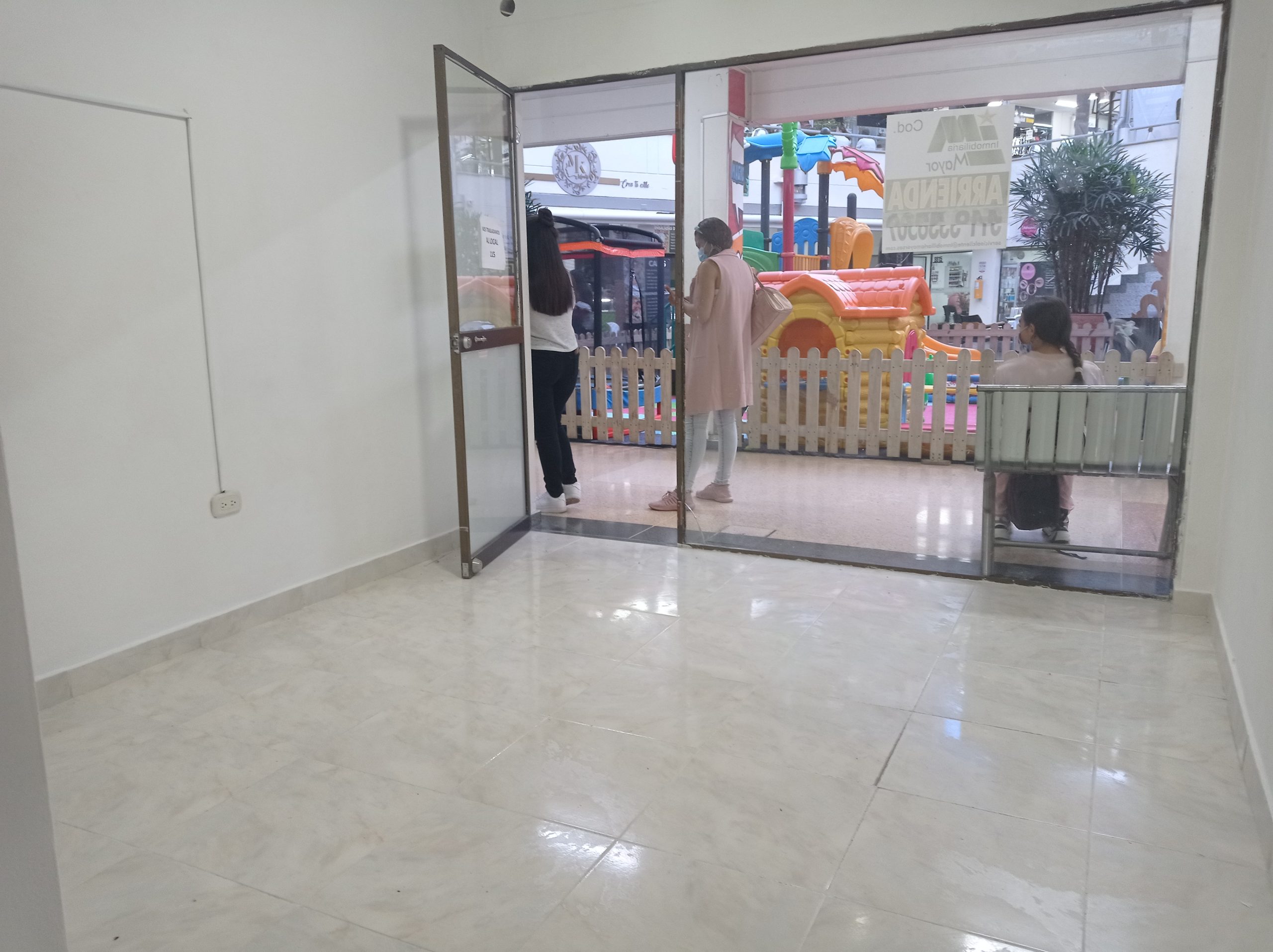 LOCAL COMERCIAL CERCA DEL PARQUE DE RIONEGRO $160.000.000 - Imagen 8