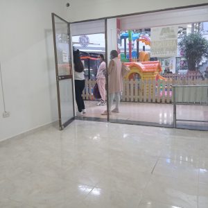 LOCAL COMERCIAL CERCA DEL PARQUE DE RIONEGRO $160.000.000