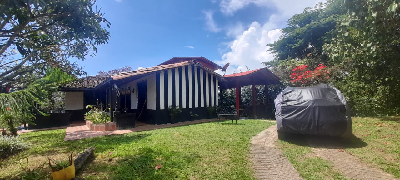 CASA FINCA EN SANTA BARBARA HERMOSA VISTA $300.000.000