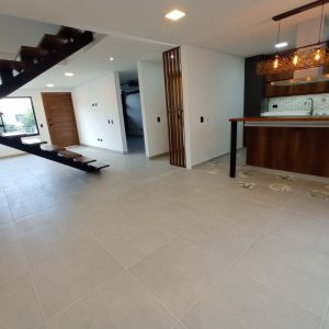 CASA DE LUJO EN RESERVAS DE LLANOGRANDE $900.000.000