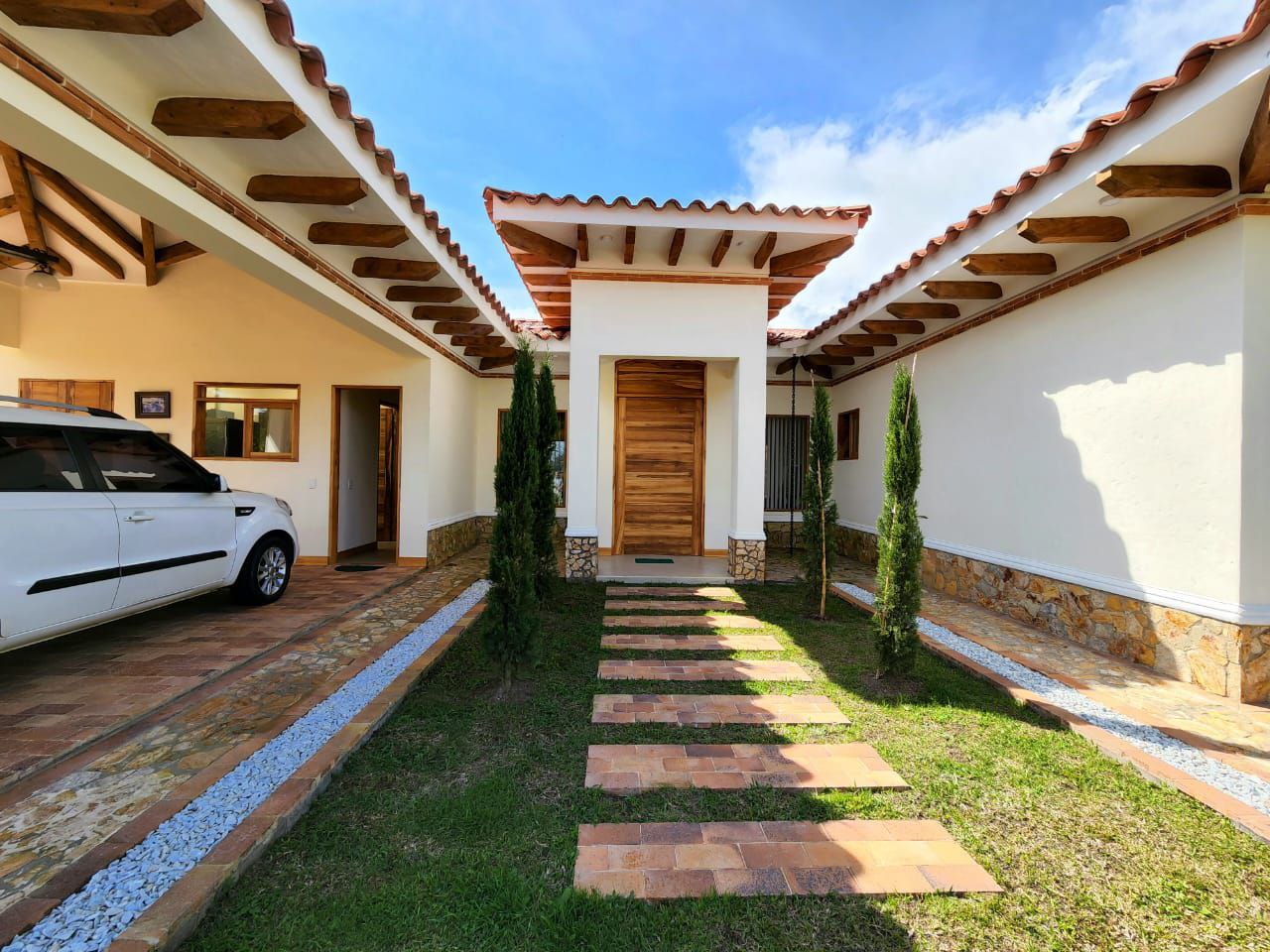 LUJOSA CASA EN PARCELACIÓN VÍA LA CEJA $2.200.000.000 - Imagen 3