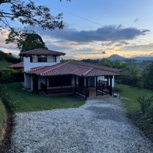 CASA CAMPESTRE EN OJO DE AGUA RIONEGRO $850.000.000