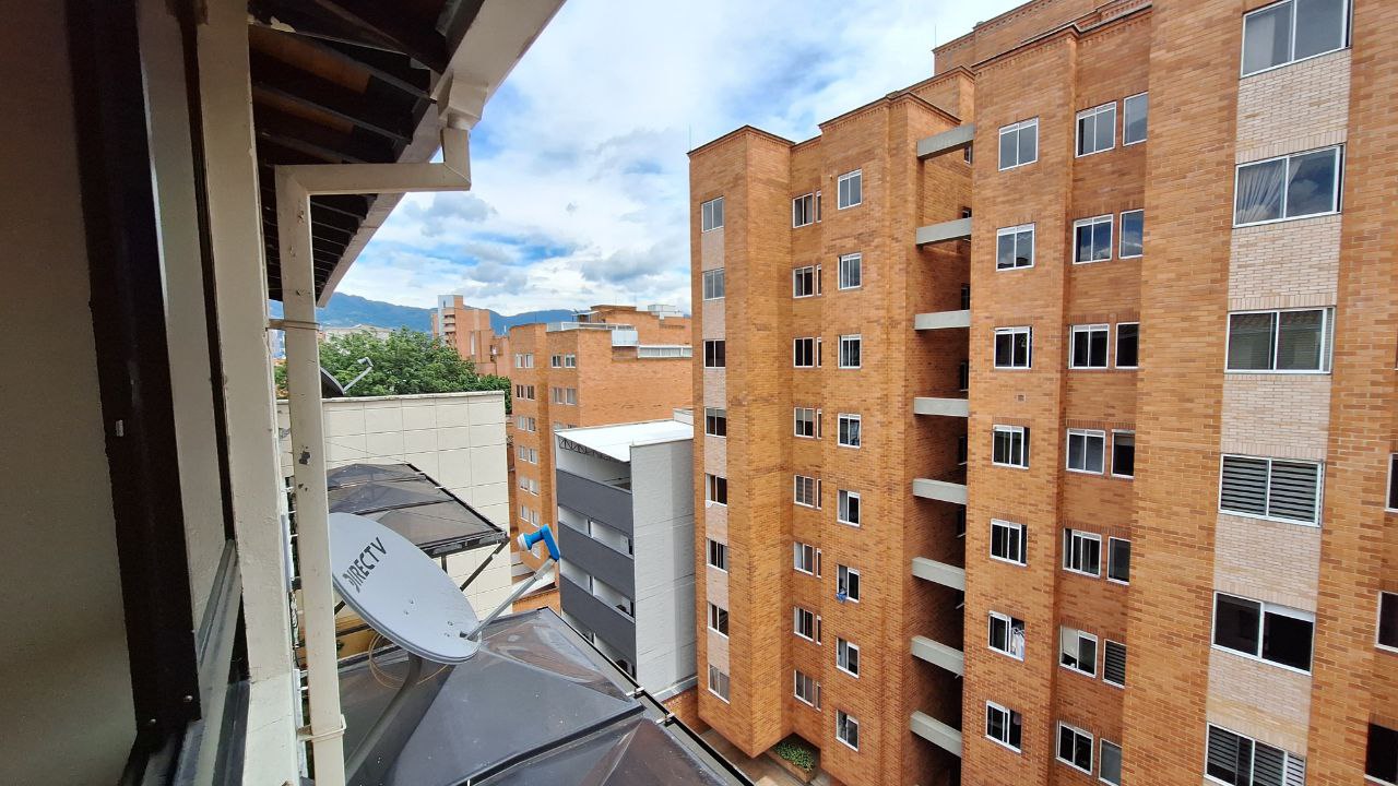PENTHOUSE TRIPLEX EN LAURELES $1050.000.000 - Imagen 2