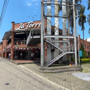 LOCAL EN C. COMERCIAL LA TORRE $160.000.000